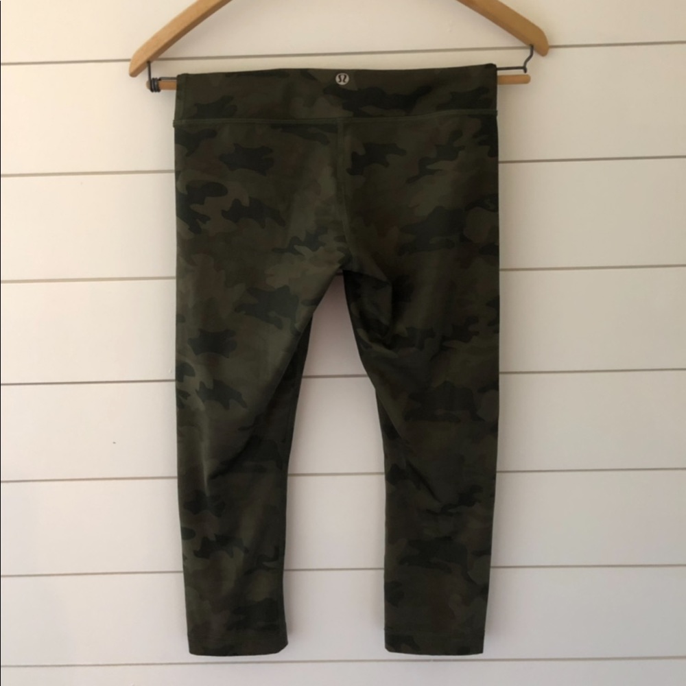 LULULEMON Wunder Under camo crop leggings